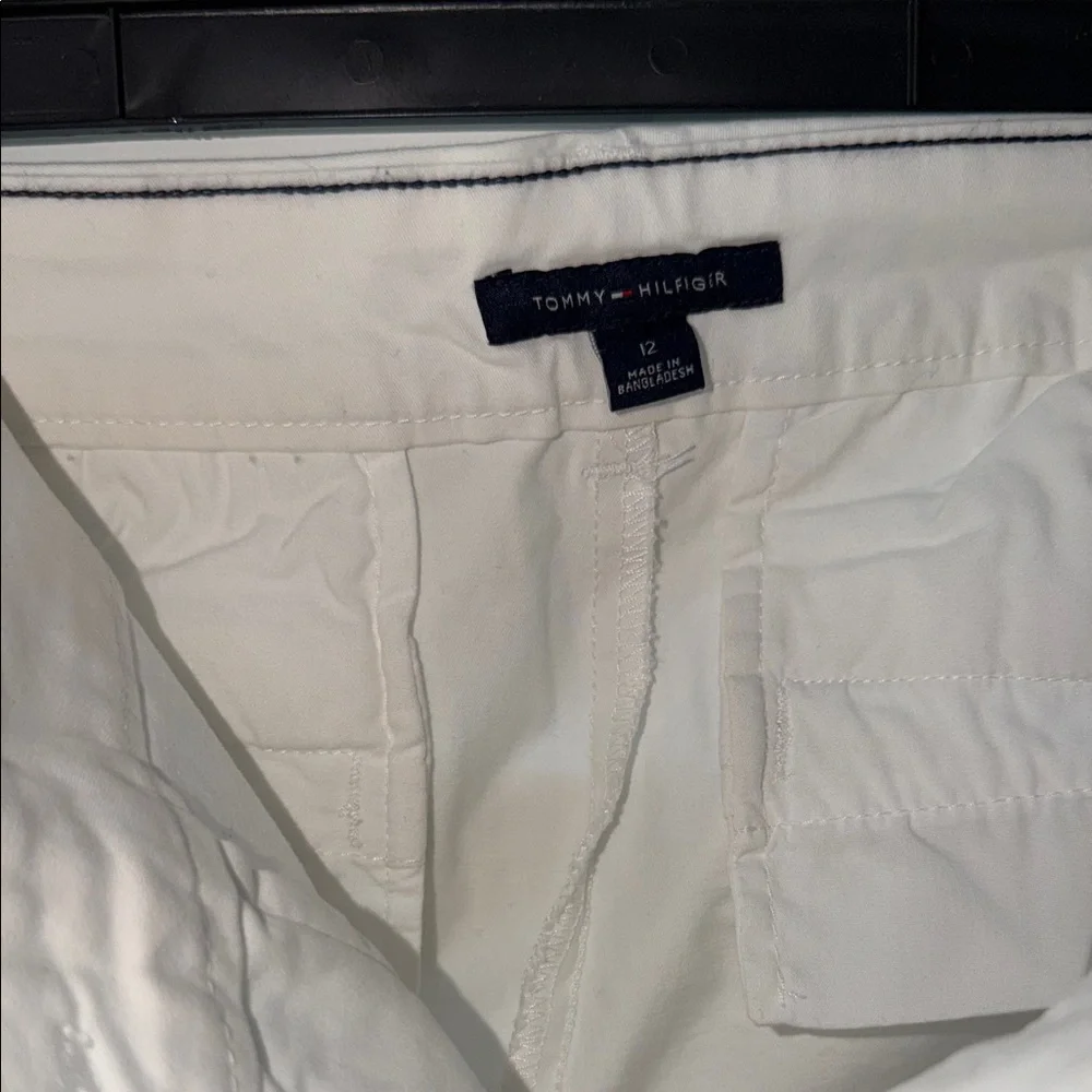 Tommy Hilfiger White Flat Front Women’s Shorts-12 - Picture 2 of 4